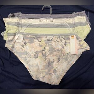 Danskin-NWT-5 Pack No Show Panties
